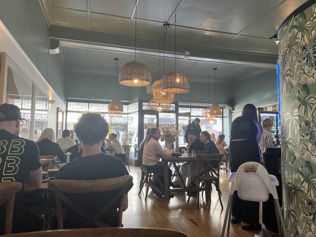 但尼丁早午餐推薦The Perc Cafe，海鮮巧達濃湯真的超好喝呀～海鮮料超多又香濃💕💕