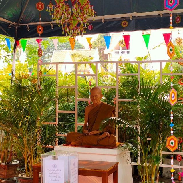 สืบสารสงกรานต์วิถีไทย ณ วัดปทุมวนาราม