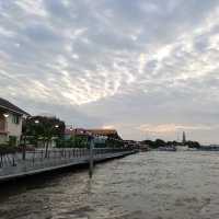 ทางเดินริมน้ำสะพานพุทธ-วัดกัลยา