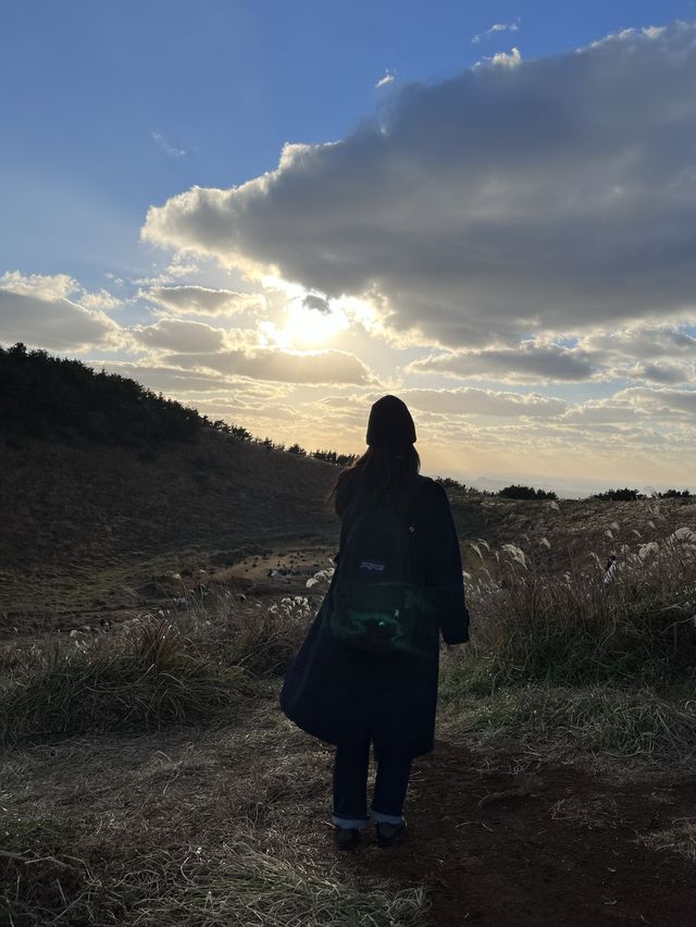 제주 서쪽의 작은 한라산, 일몰 명소 금오름 ✨