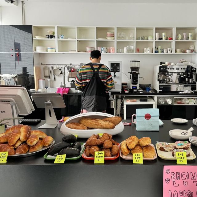 釜山色彩繽紛咖啡店，超好拍的！