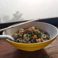ก๋วยเตี๋ยวห้อยขา บ้านจ่าโบ่ 