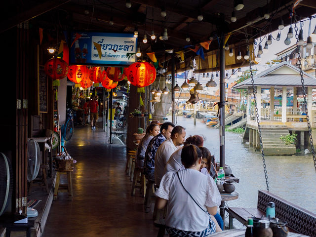 เดินชิลตลาดอัมพวา ในวันธรรมดา 