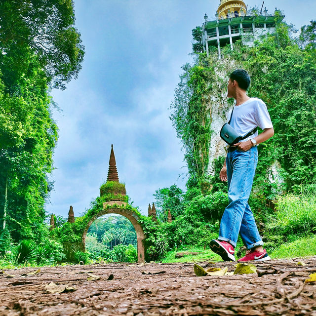 วัดป่ากลางหุบเขา มุมมหาชนคนสุราษ