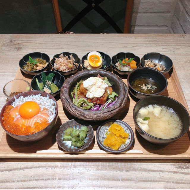 【福岡グルメ】小鉢ちょこちょこで迷い箸すること間違い無しの定食