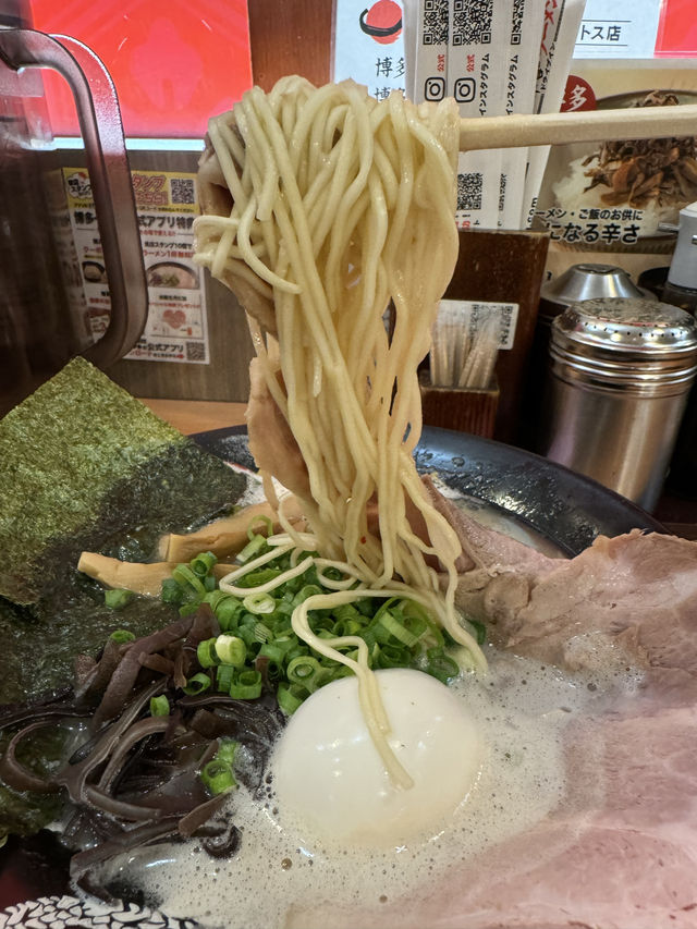【福岡グルメ】泡系豚骨ラーメンって知ってる？迷ったらスペシャルがおすすめ🍜