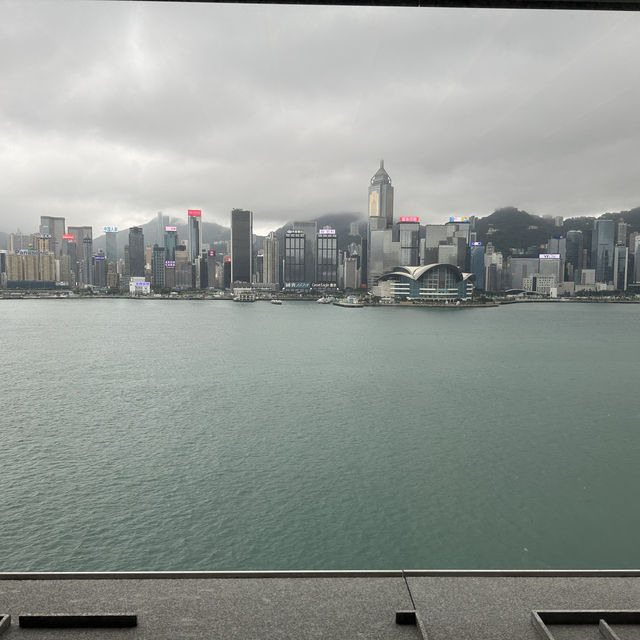 香港麗晶酒店，維港景第一排超美港景！超優行政酒廊