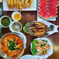 ที่พักเกาะล้าน ราคาพันนิดๆ สระว่ายน้ำใหญ่