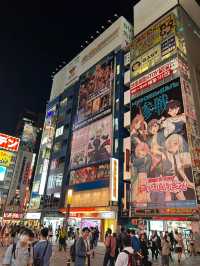 「東京秋葉原：科技天堂，夜晚霓虹燈下的購物和美食🔥🏖️」