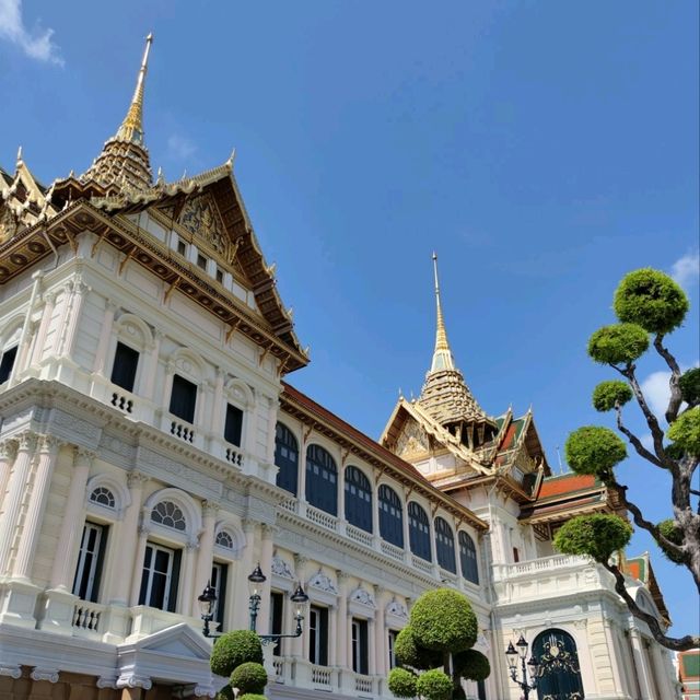 Step into History: The Grand Palace of Bangkok’s Charm and Beauty