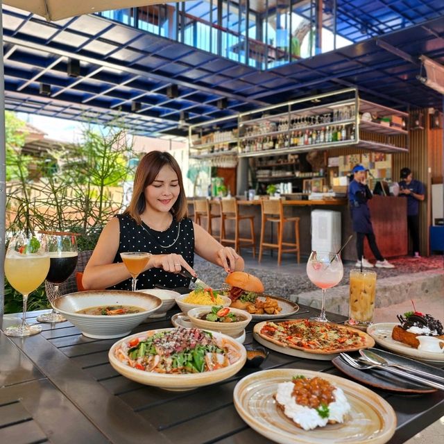 ร้านอาหารและคาเฟ่ติดริมทะเล หาดส่วนตัว ร้านอาหารและคาเฟ่ติดริมทะเล หาดส่วนตัว