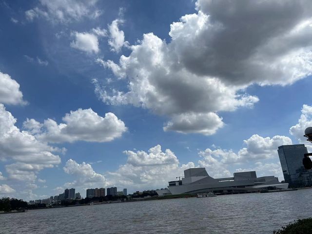 沙面島：廣州都市中的靜謐綠洲