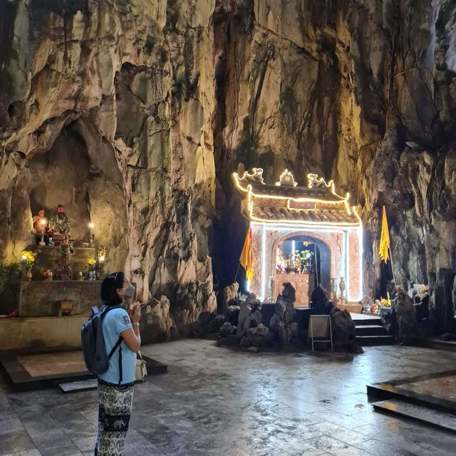 The Marble Mountains : ภูเขาหินอ่อน