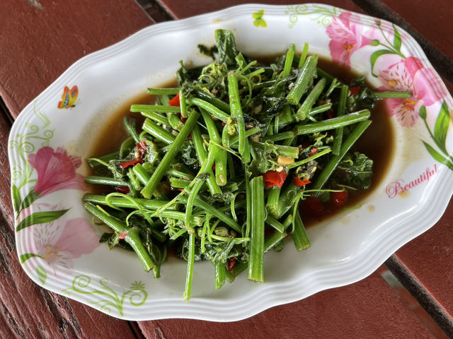 ร้านอาหารขอบฟ้า ลาตะวัน จ. สมุทรปราการ