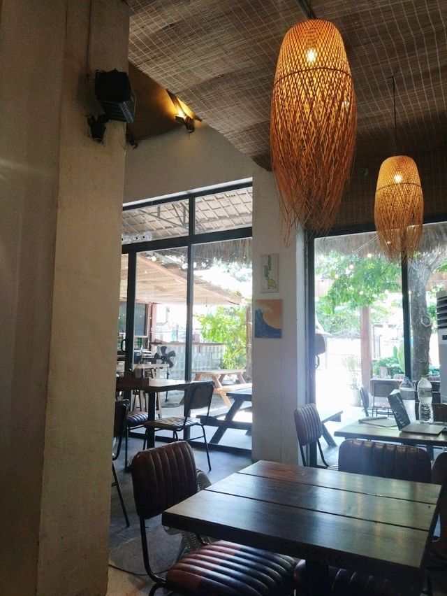 Brekkie & Burgers