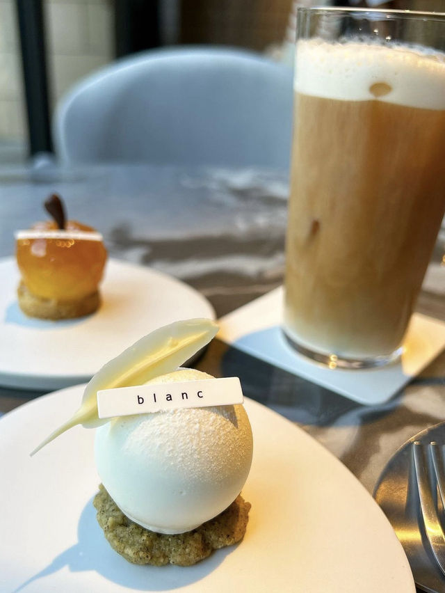 【福岡カフェ】窓からの日差しが明るい浄水通りのお洒落カフェ✨️