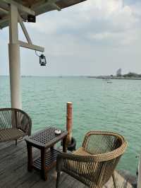 จิบกาแฟชมวิวทะเลที่ Kept Pier Cafe