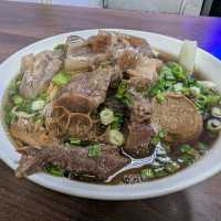 台北信義「林家藥燉原汁牛肉麵」必比登牛肉麵的發源地！