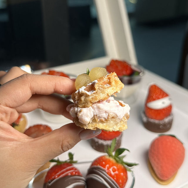 겨울에 꼭 즐겨야 할 파르나스 호텔 제주 폰드메르 라운지의 스트로베리 가든🍓
