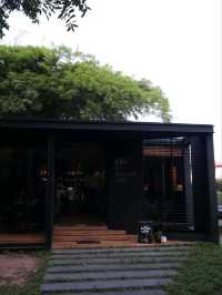 Round and Sip Café 