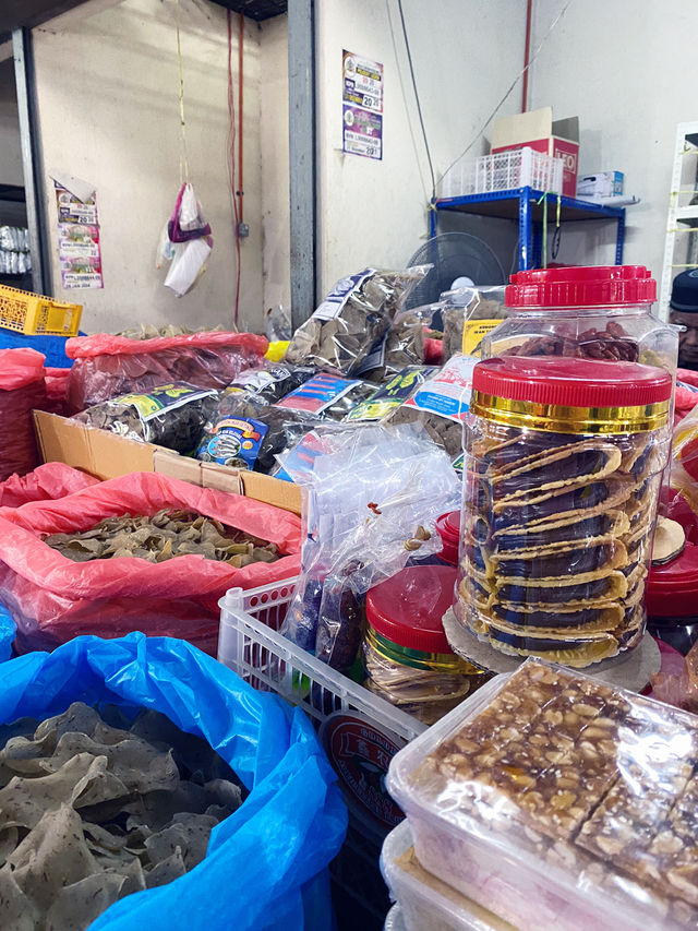 Explore the local market!🍪