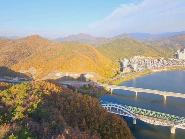 Take a glimpse of the serene beauty at Mancheonha Skywalk