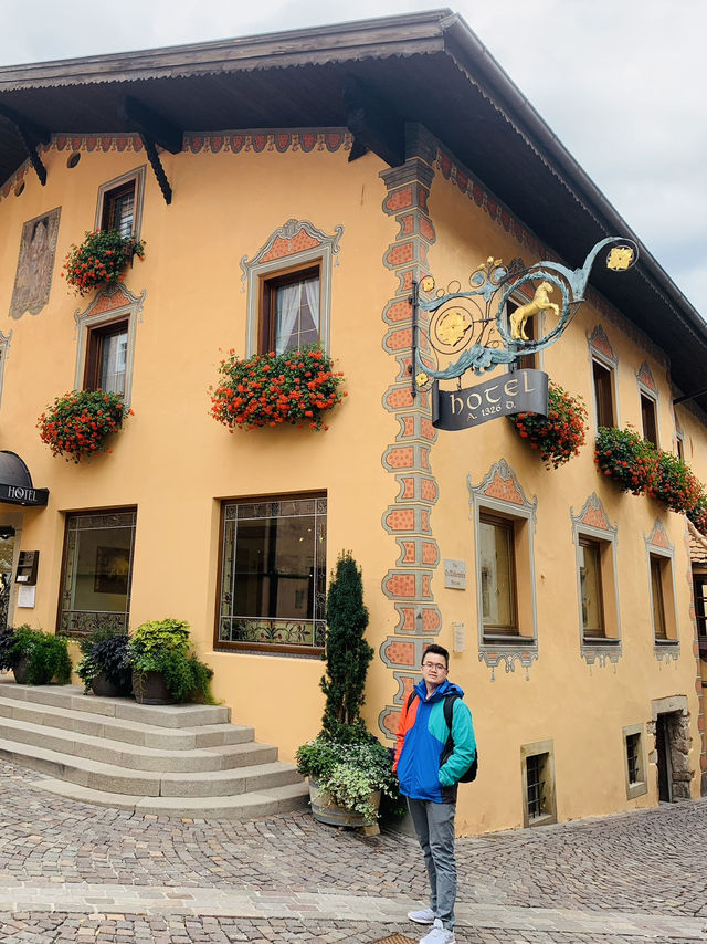 Charming Kastelruth: A Cultural Stroll on a Gloomy Morning