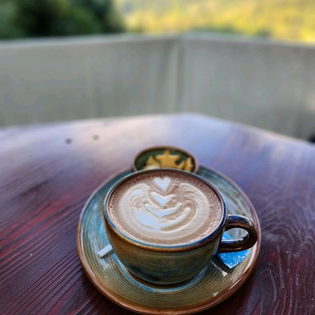探索泰國清邁的“巨人咖啡”" ☕