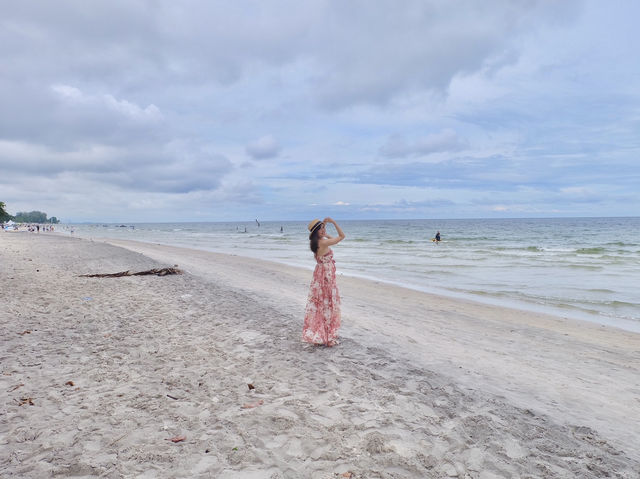Top Seacret Beach Cafe หัวหิน