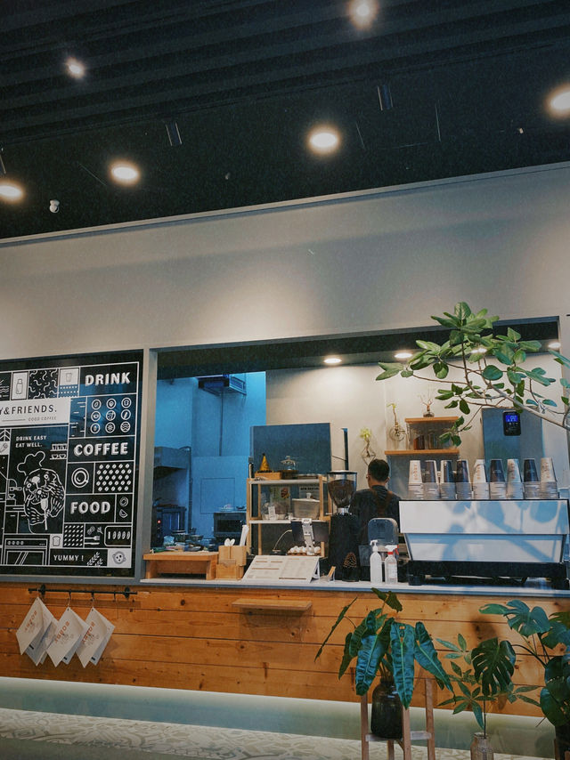 《BOBBY & FRIENDS. CAFE 巴比咖啡》— 輕食舒心的一角，簡單卻讓人滿足