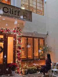 대형트리와 분수가 있는 거제 유럽감성카페🎄