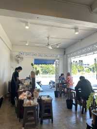 ร้านก๋วยเตี๋ยวหมูเลียงร่มไม้