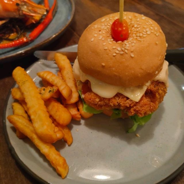 【バンコク】シーズン毎のデコレーションが可愛いB-STORY cafe