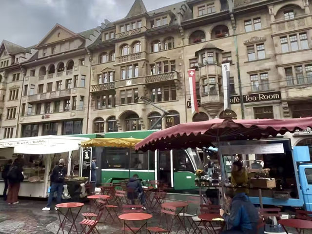🇨🇭【スイス】バーゼル市庁舎！マルクト広場！(^^)