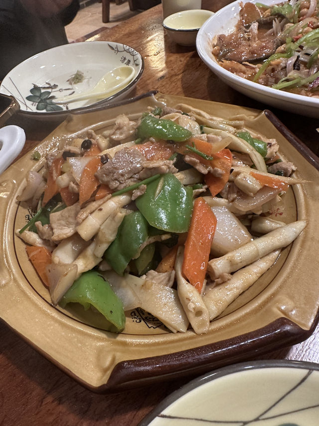 桂林特式👍興坪古鎮中的吉祥菜館 🍽️