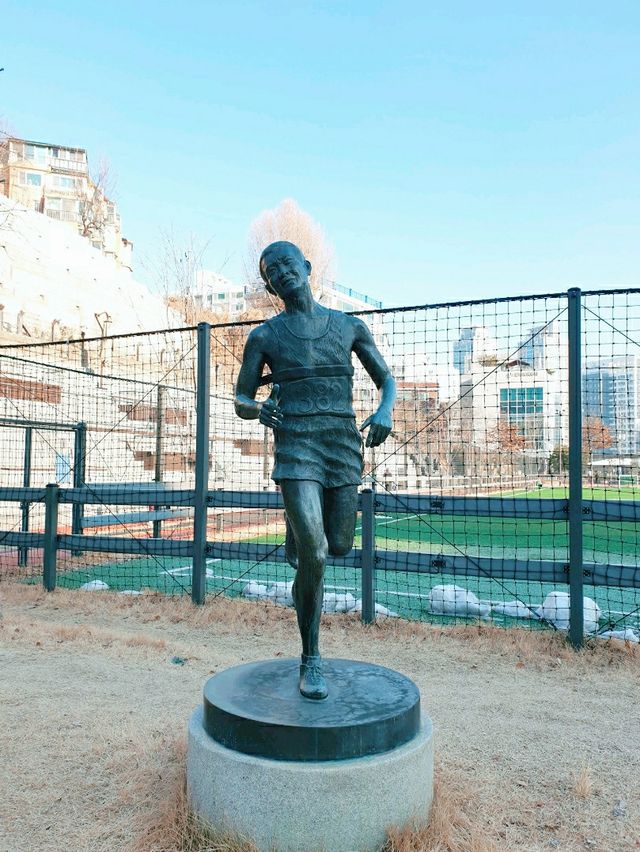 🍁 단풍빛 벽돌과 러닝트랙! 🏃‍♀️ 손기정 체육공원