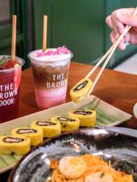 The Brown Door คาเฟ่ไวบ์ดีศรีราชา🥤🥘🌳