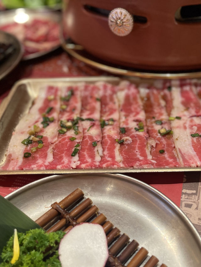 誰能把得住這碗特製麻醬烤肉