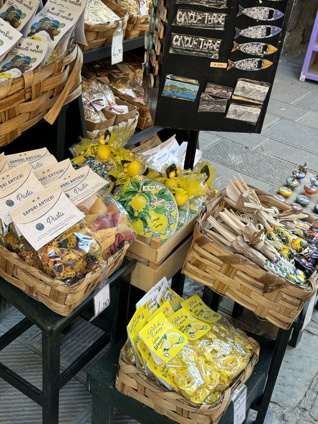 意大利🇮🇹五漁村🐠七彩繽紛的商店也是風景🌈手工藝品市集👗精美可愛小店