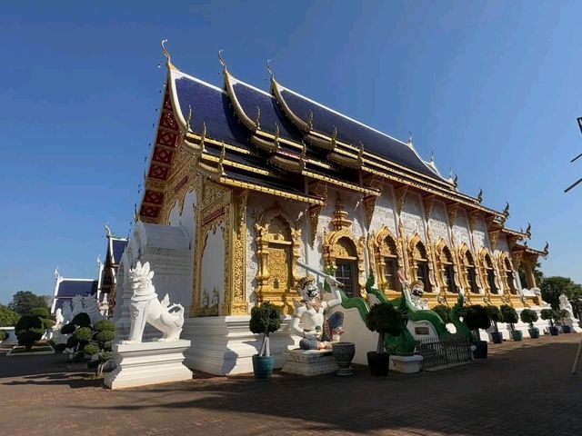 清邁藍廟 Wat Ban Den，從山中小廟變身為清邁最大的寺廟群