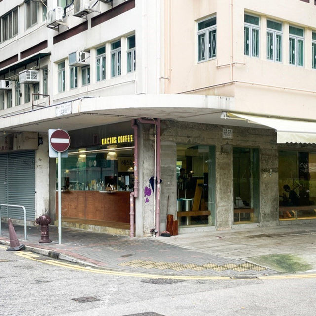 裝修簡潔好chill嘅咖啡店☕️
