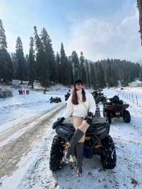 ❄️ Thrill & Chill: Skiing in Gulmarg! ⛷️🏔️