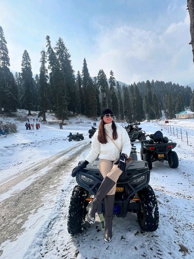 ❄️ Thrill & Chill: Skiing in Gulmarg! ⛷️🏔️