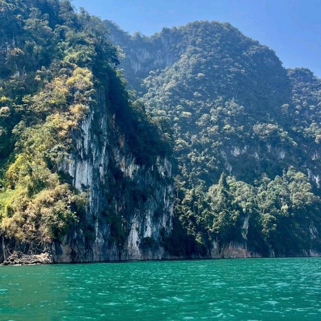 Beautiful Khaosok Floating Bungalows