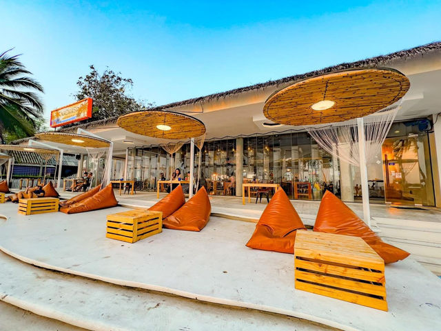 เป็นทั้ง คาเฟ่ และร้านอาหาร บางแสนที่นั่งชิลมาก
