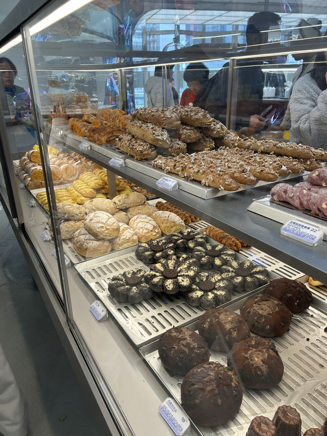 Holiland ร้านขนมที่ควรค่ากับการแบกกลับ 100% ~ 