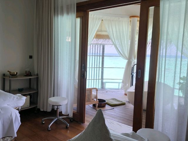[🇲🇻モルディブ] エメラルドの海を眺めながら – 至福のスパ＆ヨガ体験