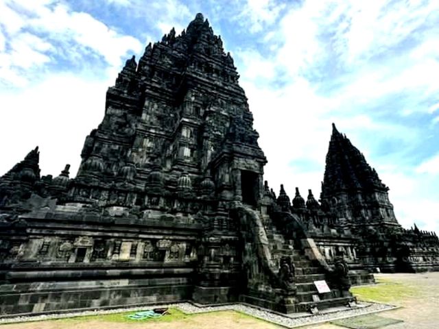 ยิ่งใหญ่อลังการ Candi Prambanan✨️