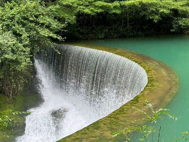 碧波盪漾的黔南荔波---小七孔景區