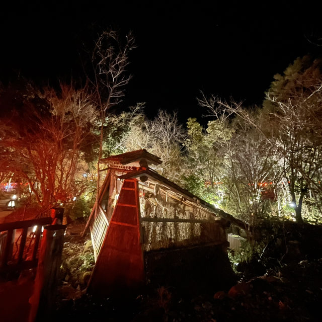 【いろり山賊】
